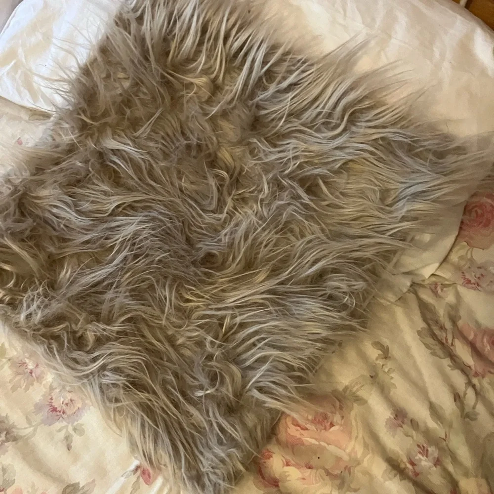 NWT faux fur pillow sham by Cheveux Design18 x 18”